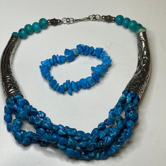 Turquoise blue colored and silver tone necklace and bracelet set southwestern - Picture 6 of 11